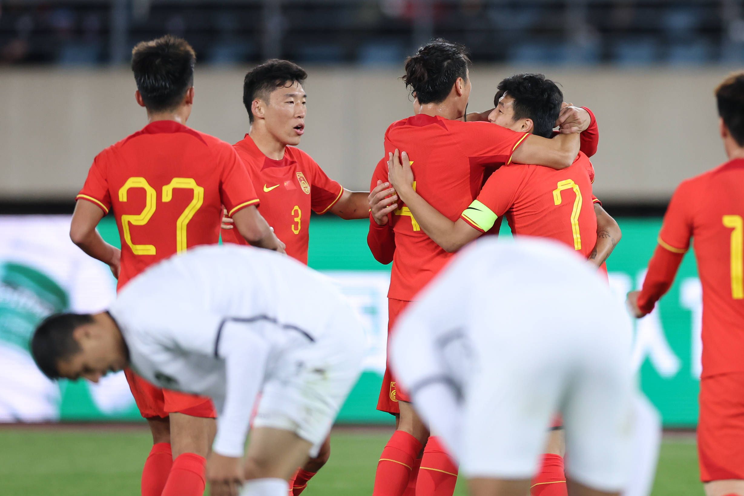 U23亚洲杯分组A组：卡塔尔、澳大利亚、约旦、印尼B组：日本、韩国、阿联酋、中国C组：沙特、伊拉克、泰国、塔吉克斯坦D组：乌兹别克斯坦、越南、科威特、马来西亚罗马诺：格列兹曼专注于马竞 他不会在冬窗加盟曼联罗马诺在今天的专栏中谈到了格列兹曼，直接指出法国球星只想留在马德里竞技，和曼联没有联系。